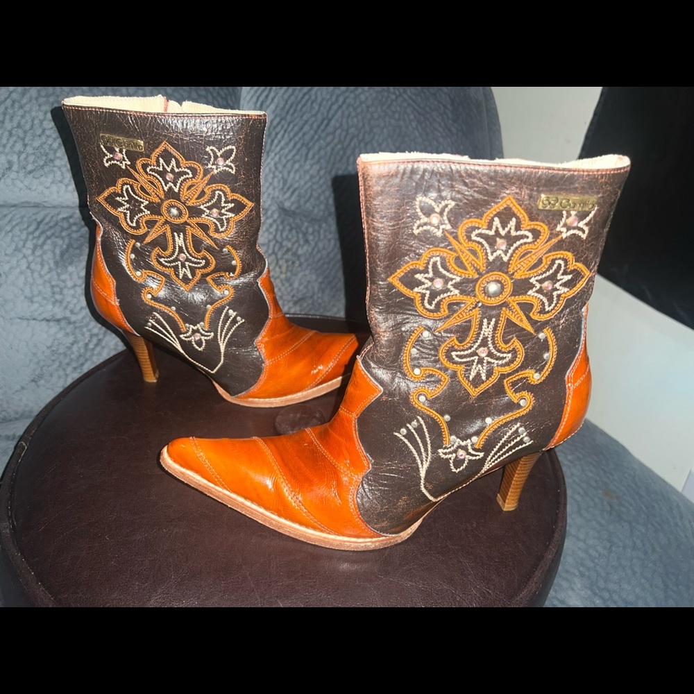 Camila made in Mexico leather heeled boots size 24= Womens 7